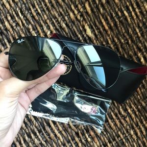 ALL BLACK RAY BAN AVIATORS